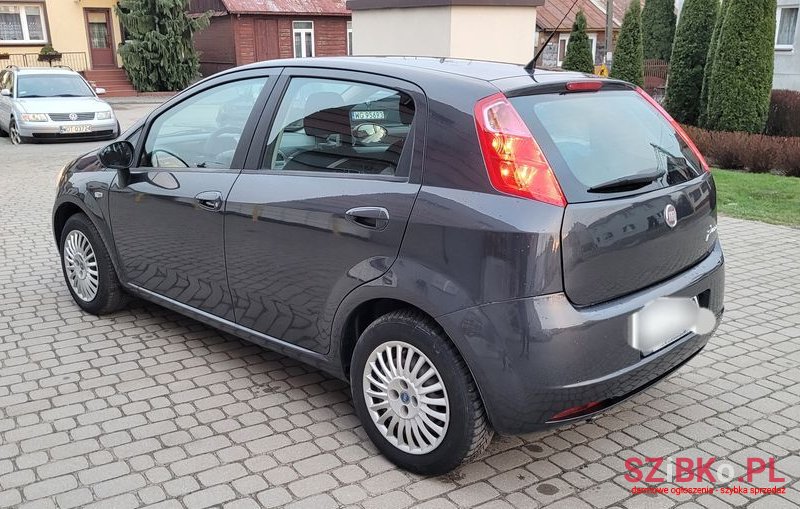 2009' Fiat Grande Punto photo #2