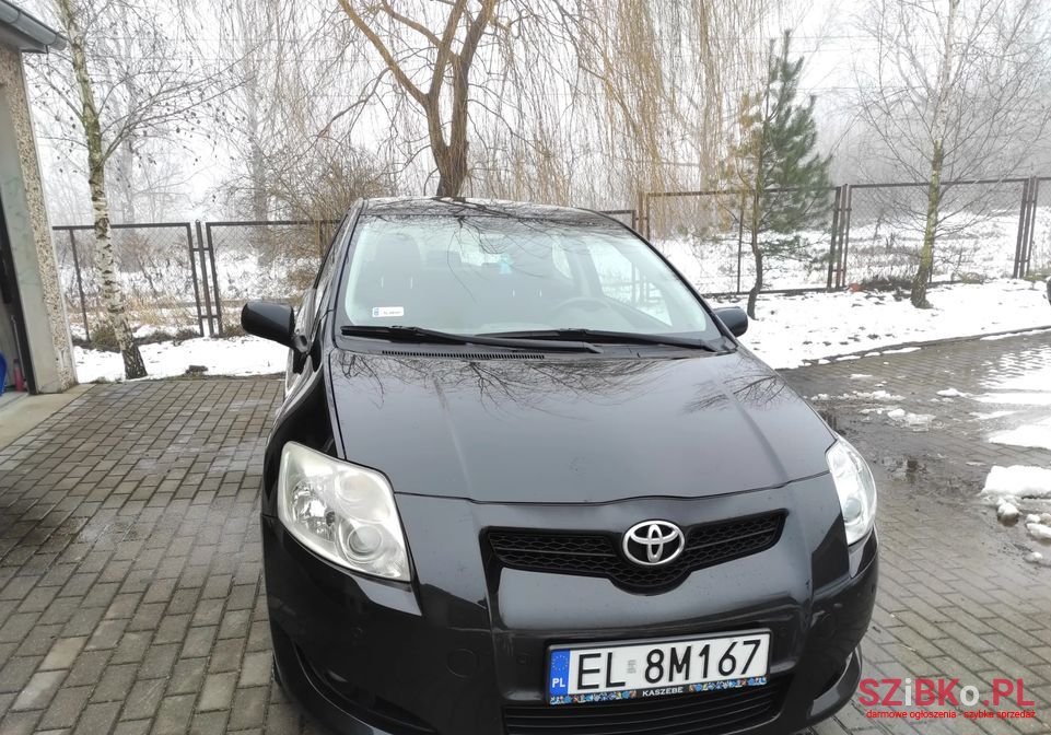 2007' Toyota Auris photo #1