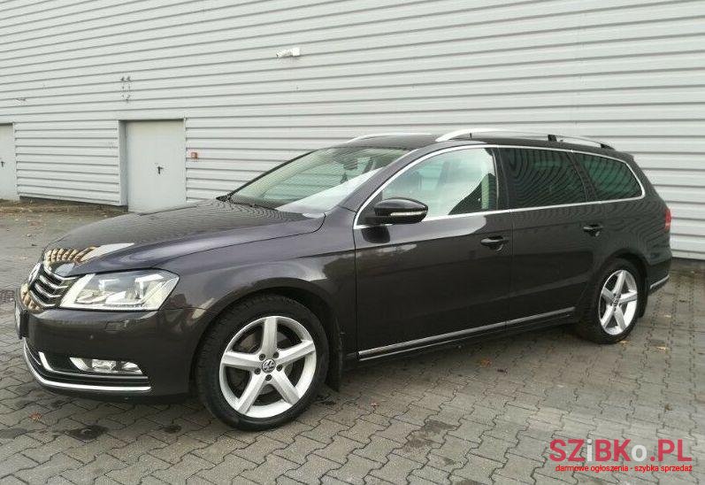 2011' Volkswagen Passat photo #1