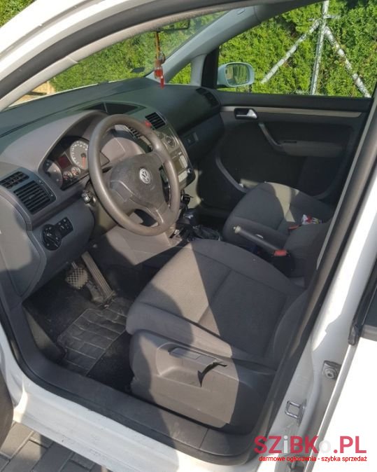 2008' Volkswagen Touran photo #3