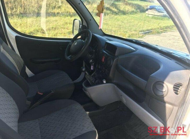 2009' Fiat Doblo photo #2