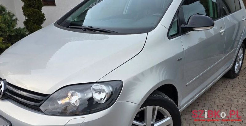 2012' Volkswagen Golf Plus photo #2