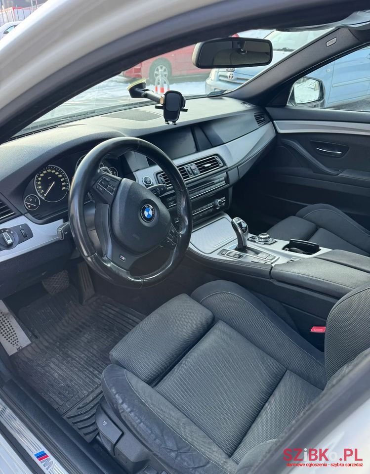 2012' BMW 5 Series 528I Xdrive photo #6