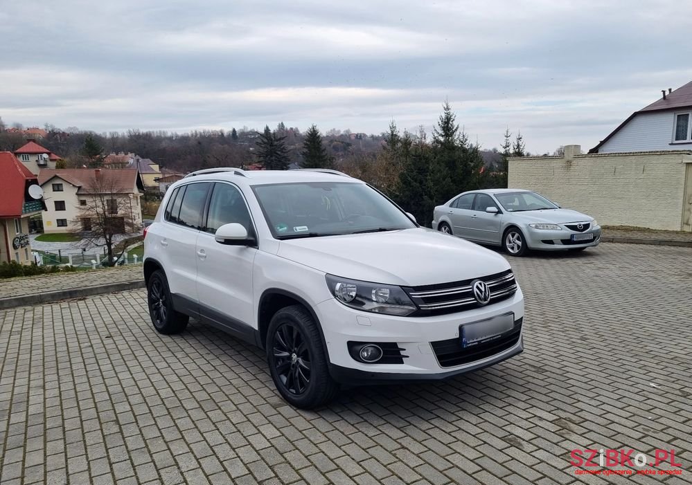 2012' Volkswagen Tiguan photo #2