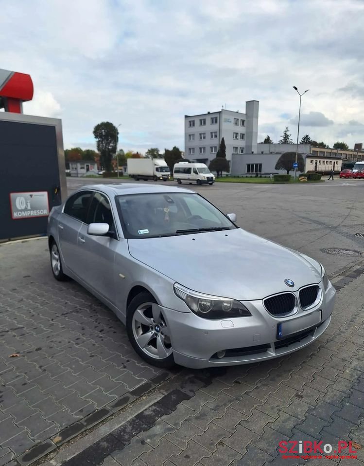 2004' BMW 5 Series 520I photo #1