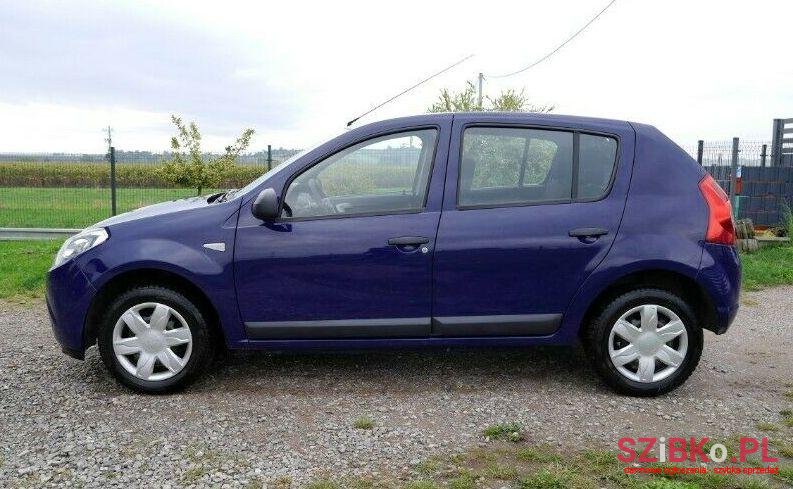 2009' Dacia Sandero photo #1