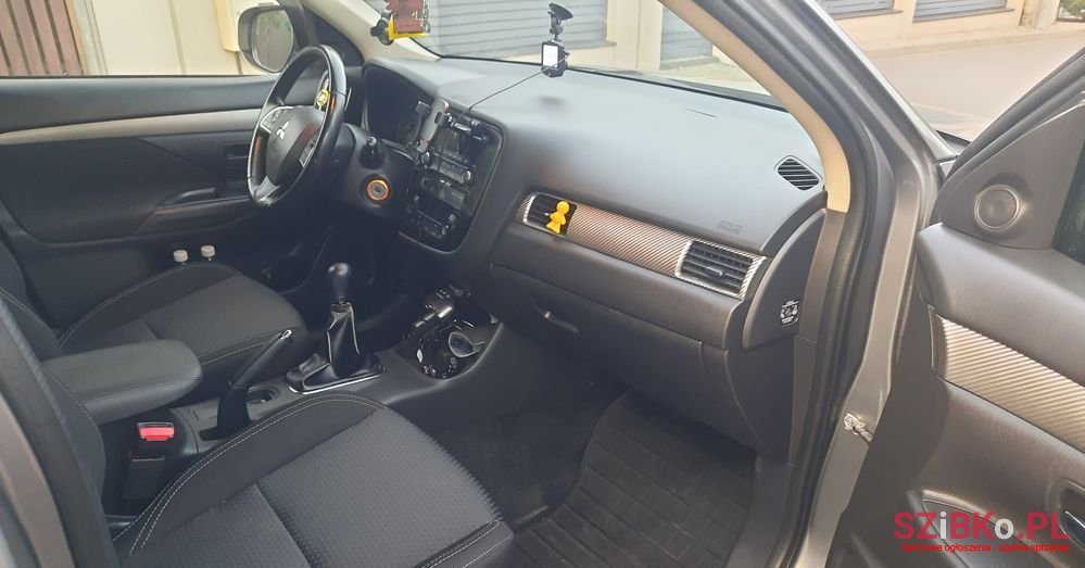 2012' Mitsubishi Outlander photo #5