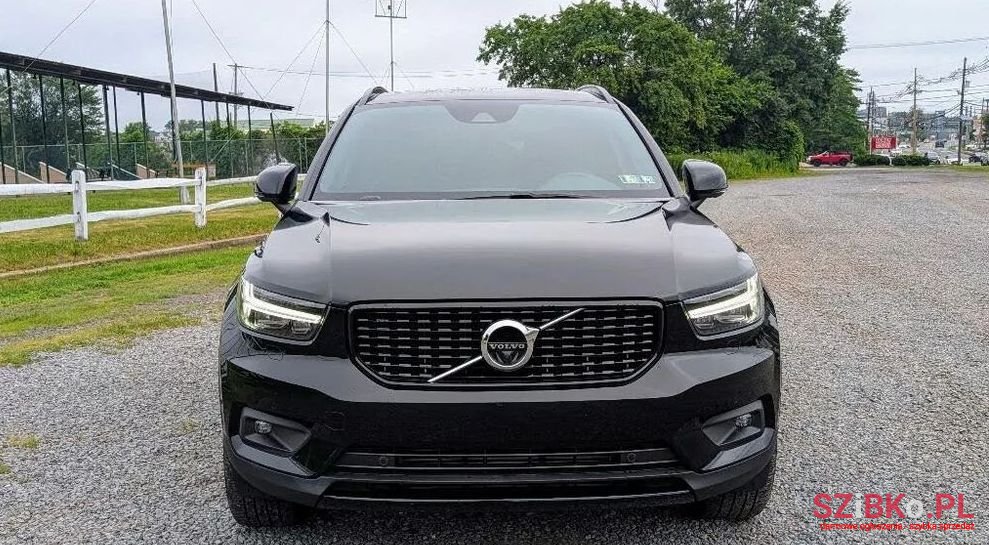 2018' Volvo Xc 40 T5 Awd R-Design photo #3