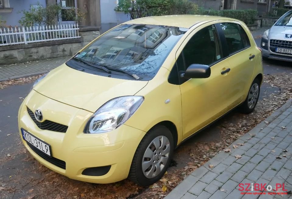2009' Toyota Yaris photo #3