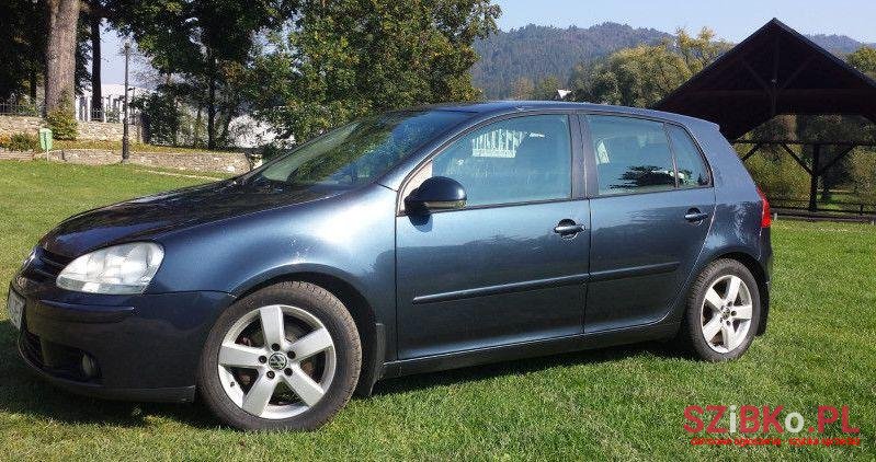 2004' Volkswagen Golf photo #1