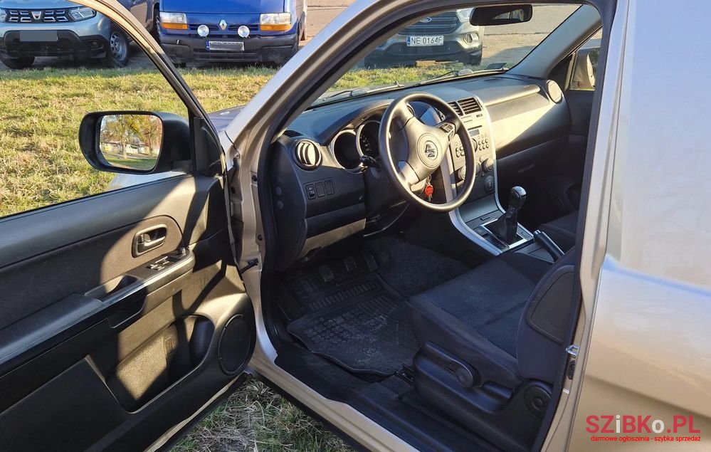 2011' Suzuki Grand Vitara photo #5