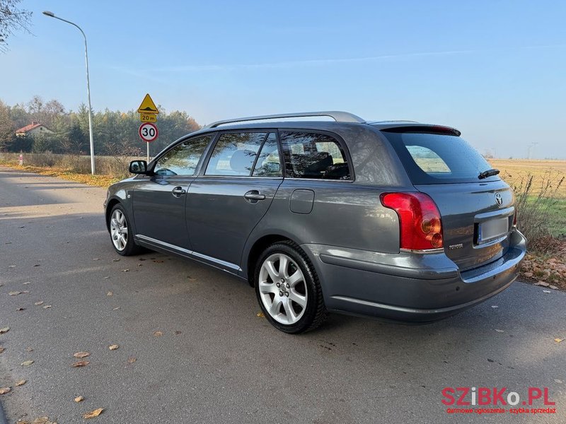 2004' Toyota Avensis photo #6