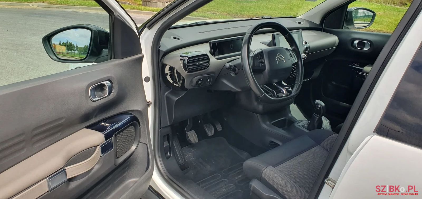 2018' Citroen C4 Cactus photo #6