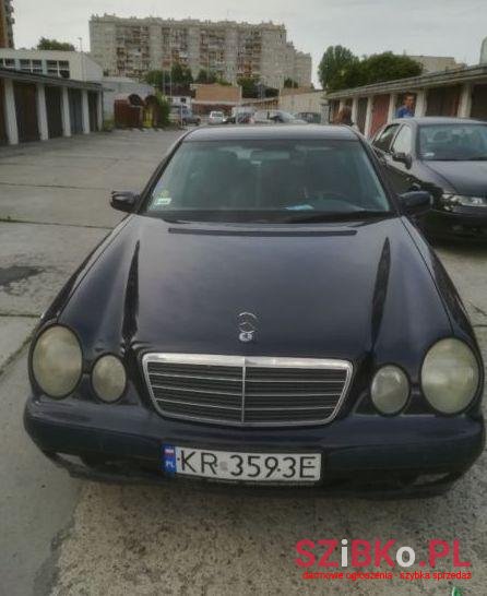 2001' Mercedes-Benz Klasa E photo #1