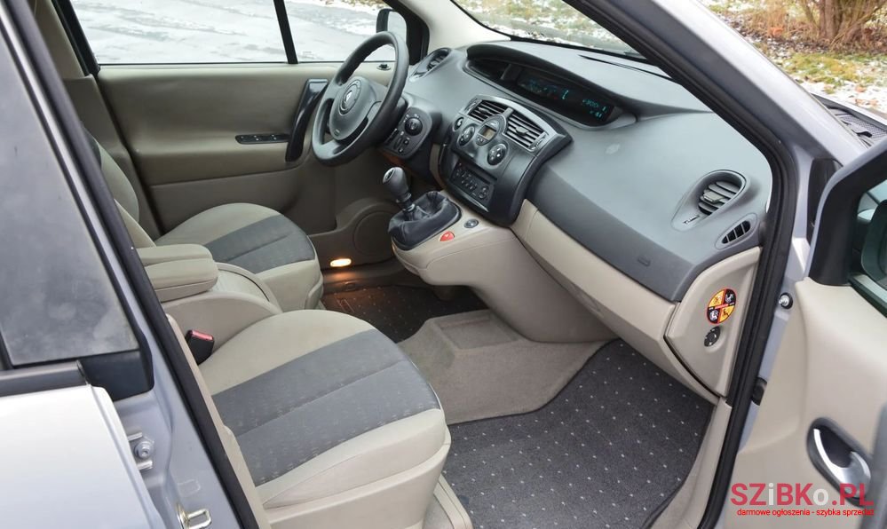 2005' Renault Scenic 2.0 16V Privilege photo #6