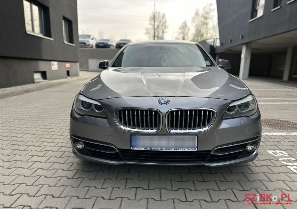 2011' BMW 5 Series 528I photo #2