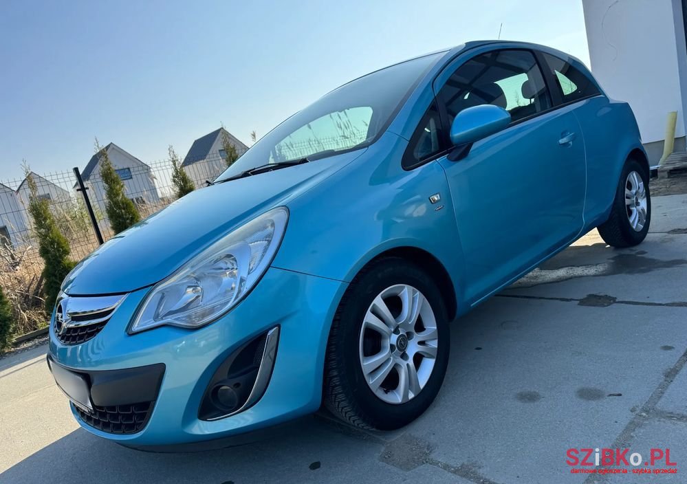 2011' Opel Corsa photo #2