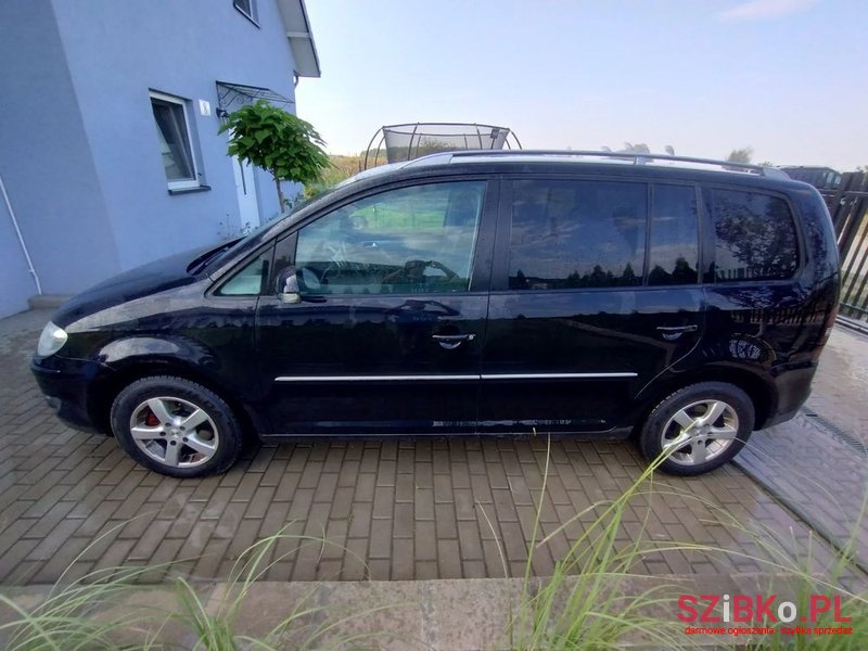 2008' Volkswagen Touran 1.4 Tsi Conceptline photo #6