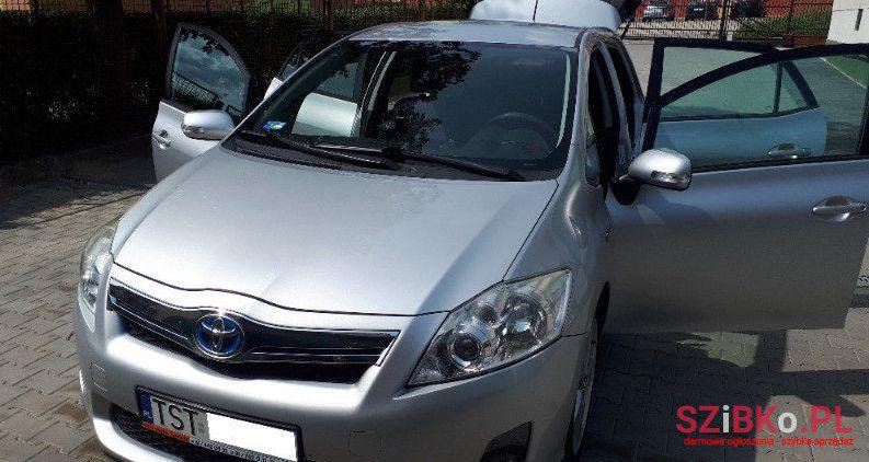 2011' Toyota Auris photo #2