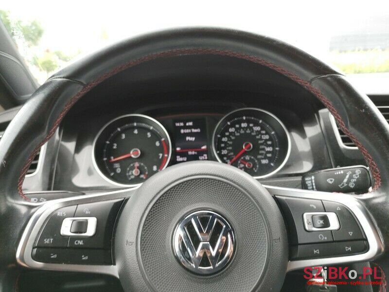 2017' Volkswagen Golf photo #4