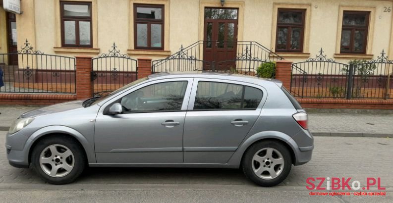 2004' Opel Astra photo #1