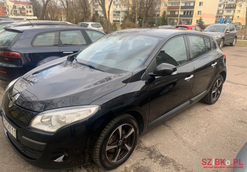 2011' Renault Megane photo #2