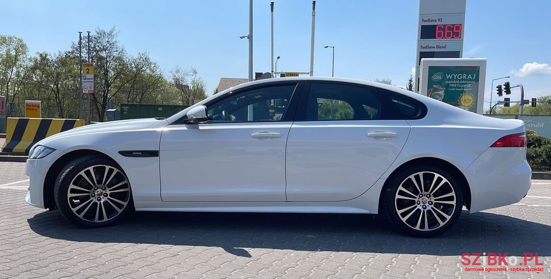 2015' Jaguar XF Sport photo #5