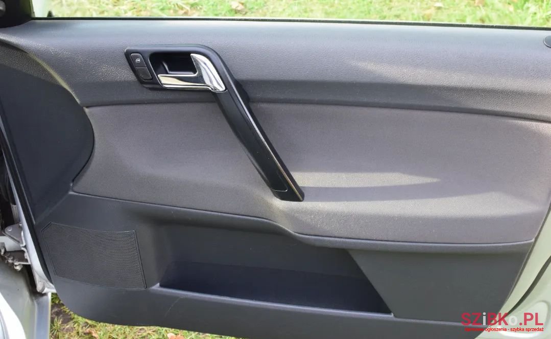 2005' Volkswagen Polo photo #1