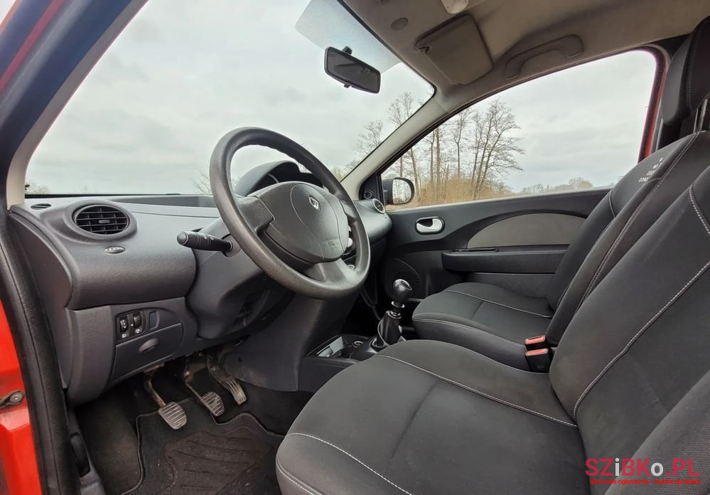 2011' Renault Twingo photo #5