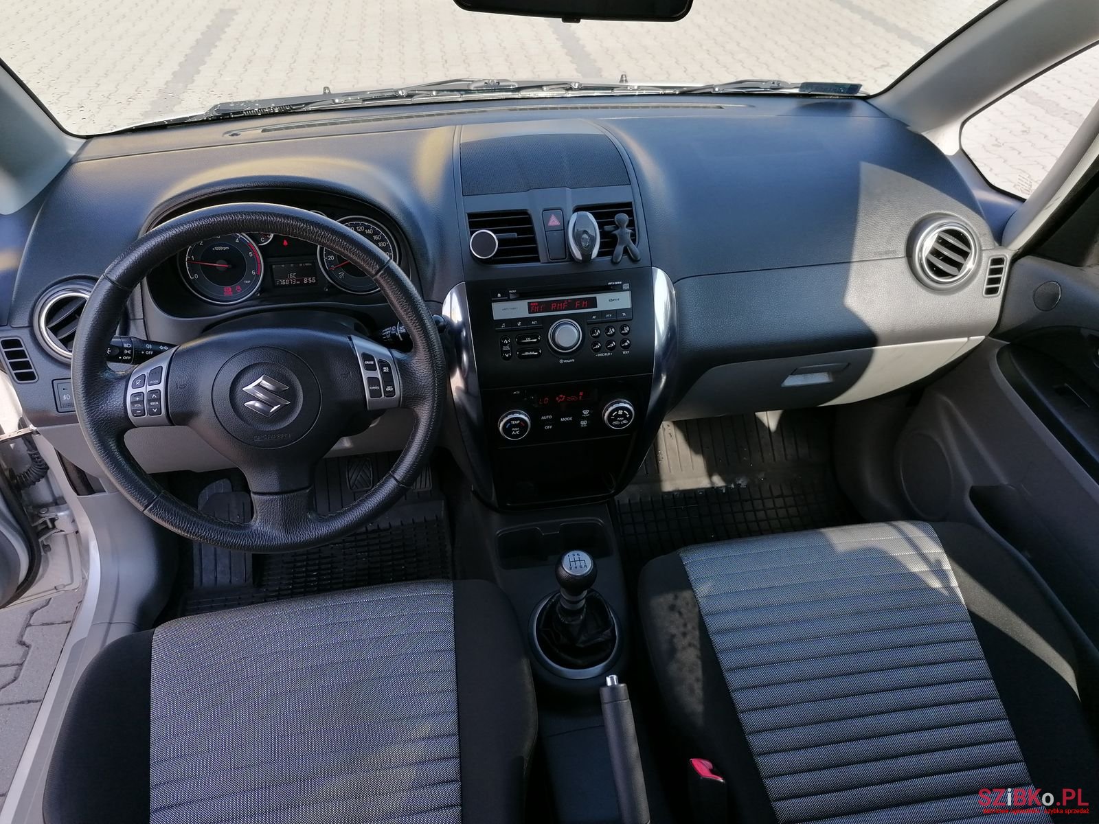 2011' Suzuki SX4 photo #7