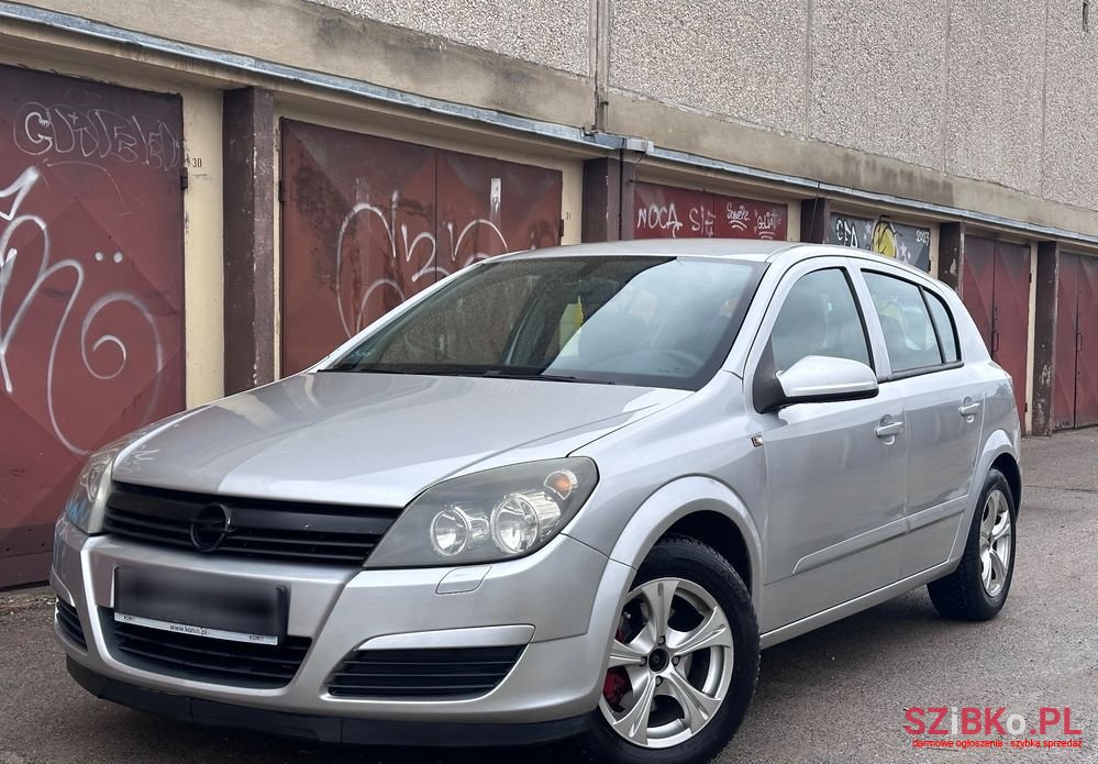 2005' Opel Astra 1.6 Edition photo #1