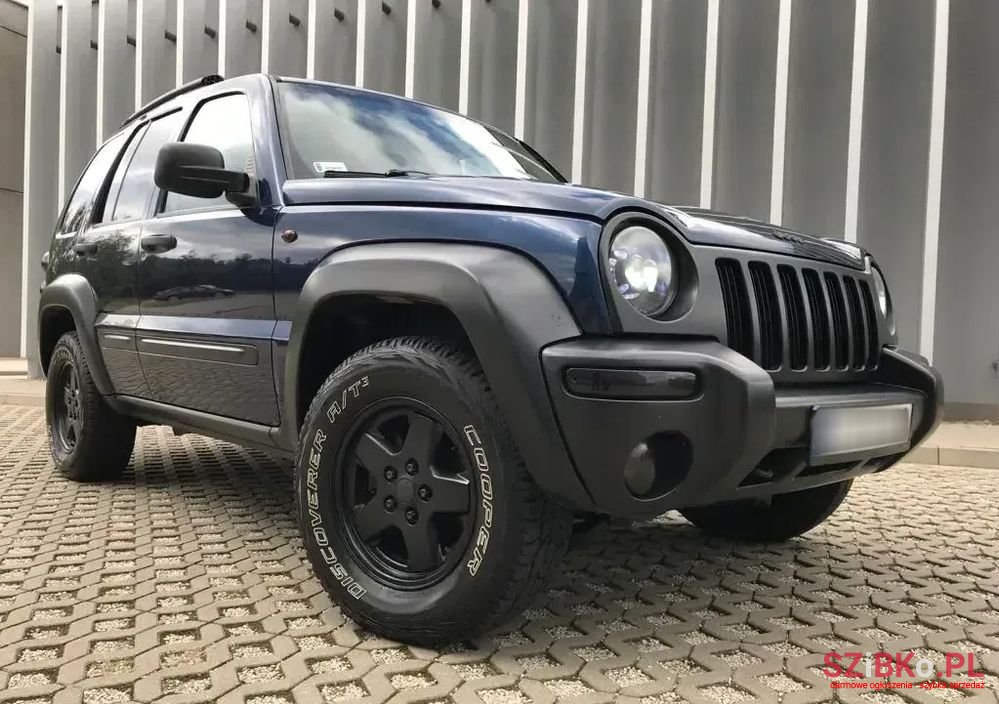 2004' Jeep Cherokee photo #2