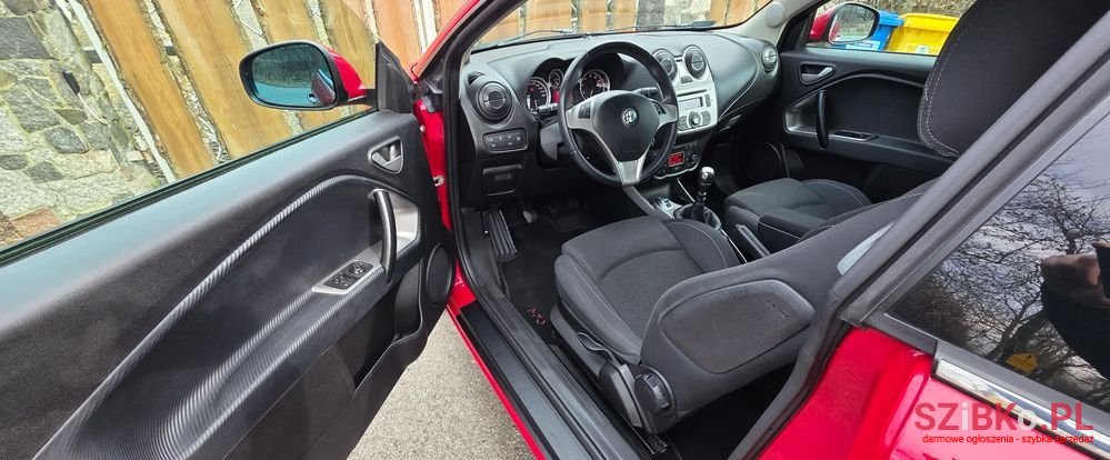 2011' Alfa Romeo MiTo photo #6