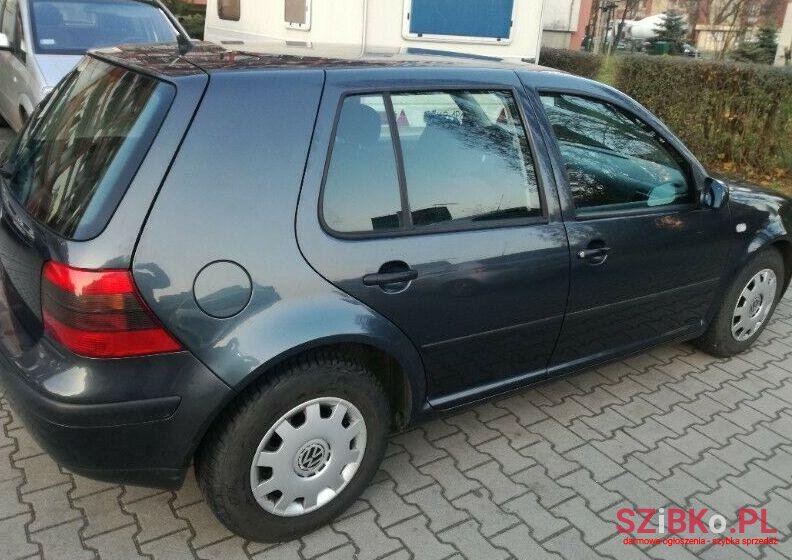 2000' Volkswagen Golf photo #1