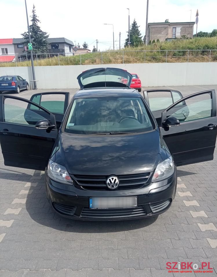 2005' Volkswagen Golf photo #5