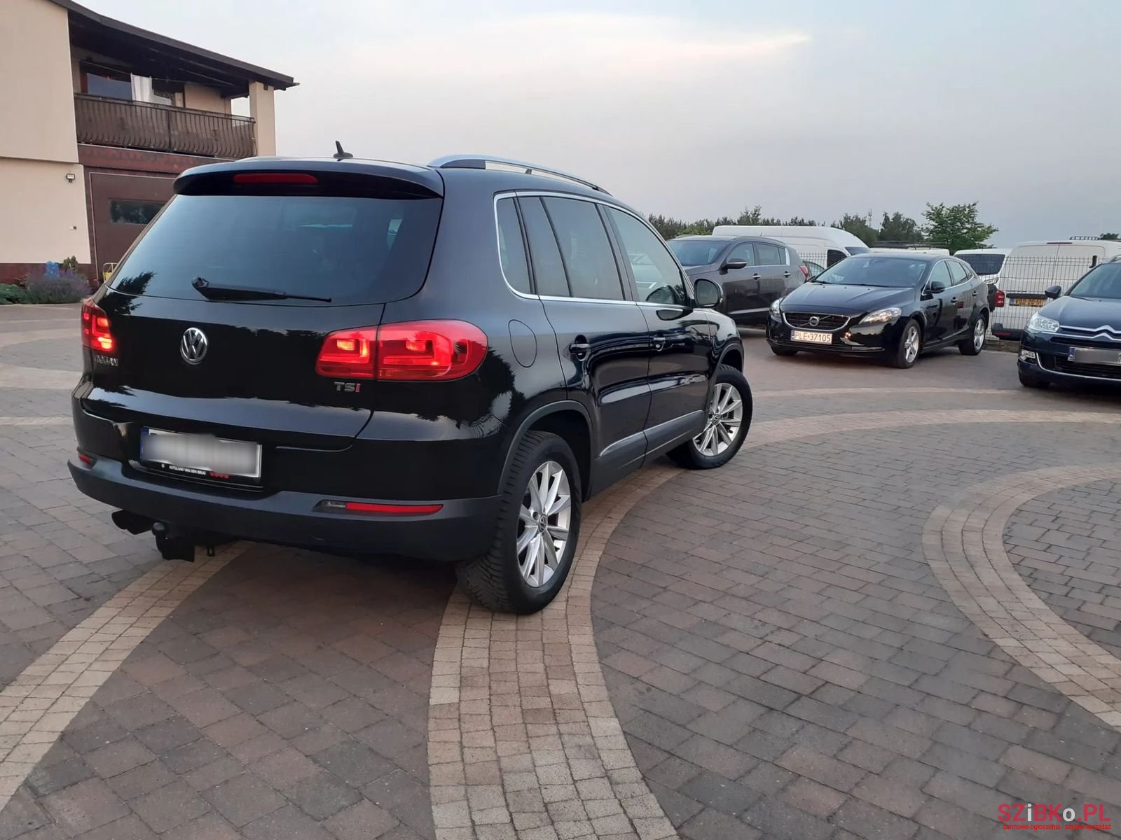 2012' Volkswagen Tiguan photo #3