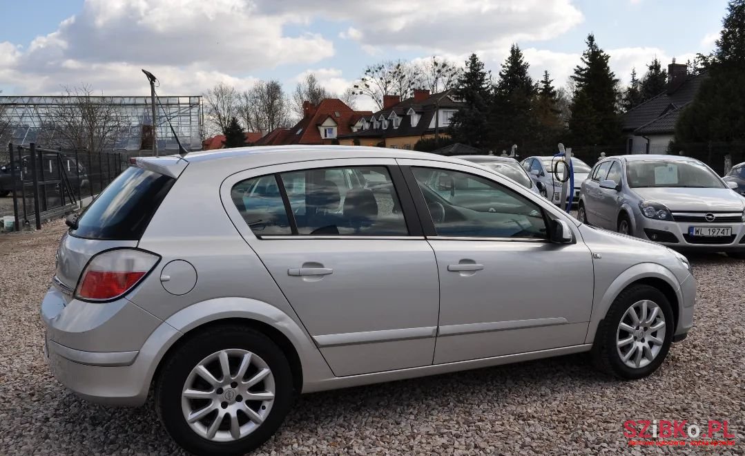 2005' Opel Astra photo #4