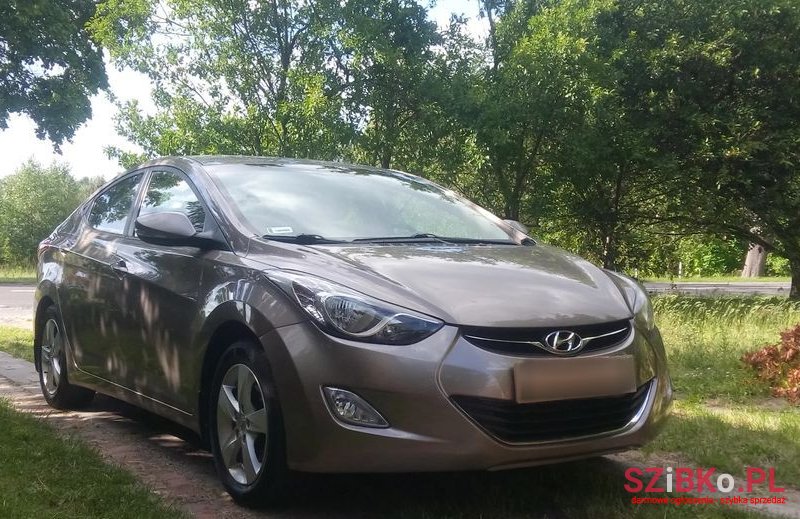 2011' Hyundai Elantra photo #3