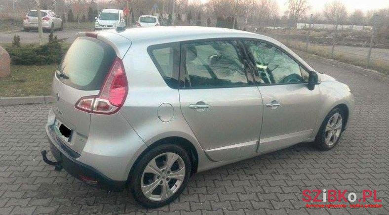 2010' Renault Scenic photo #1
