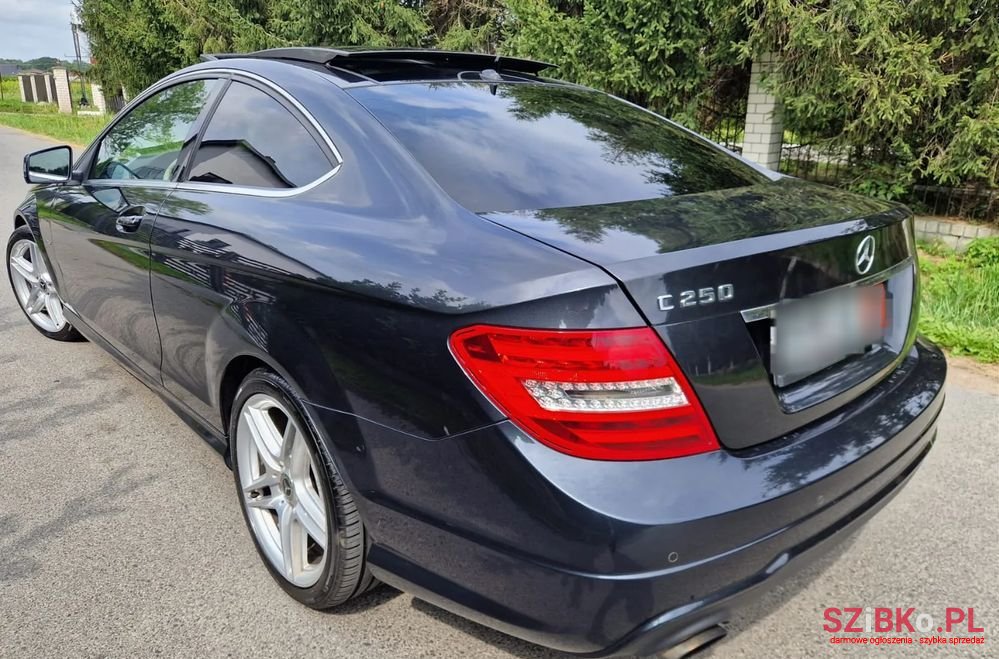 2011' Mercedes-Benz C-Class 250 Coupe photo #4