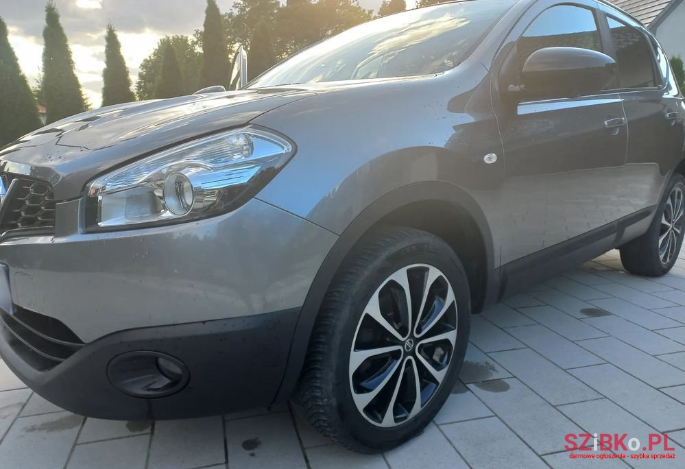 2013' Nissan Qashqai 2.0 4 X 4 360 photo #3