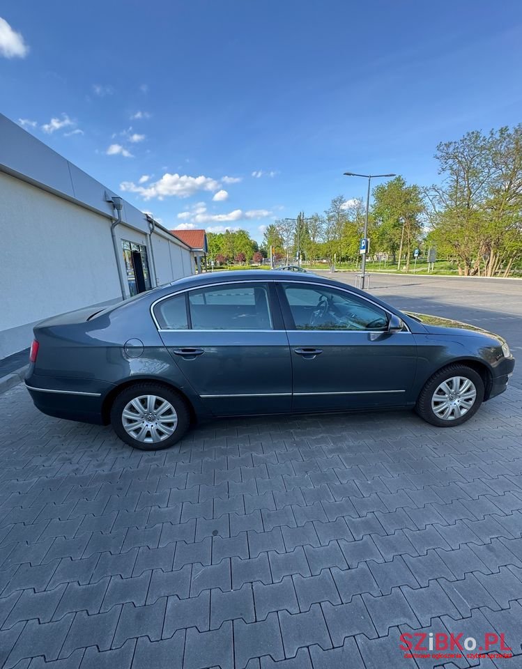 2009' Volkswagen Passat photo #5