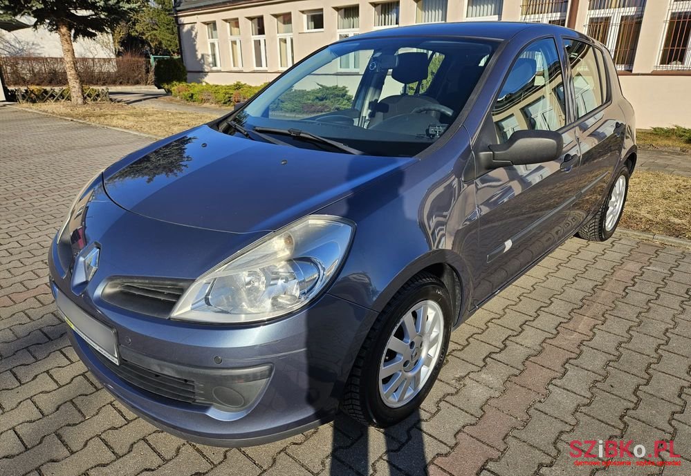 2007' Renault Clio 1.4 16V Authentique photo #1