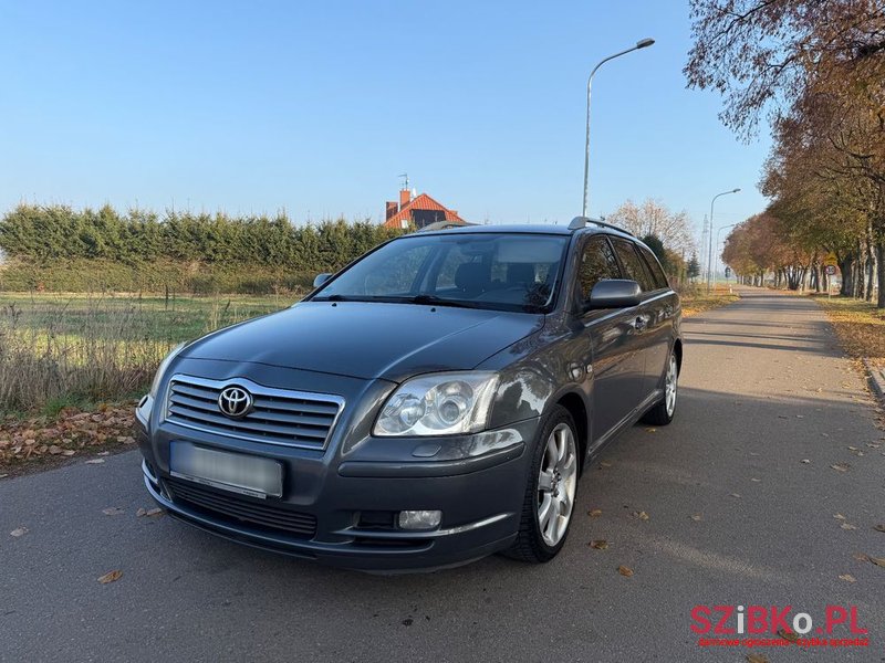 2004' Toyota Avensis photo #1