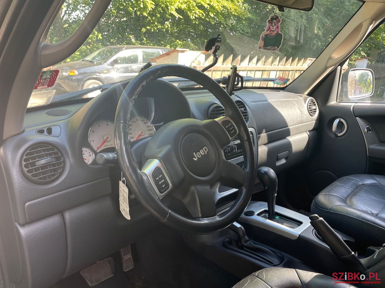 2002' Jeep Cherokee photo #4