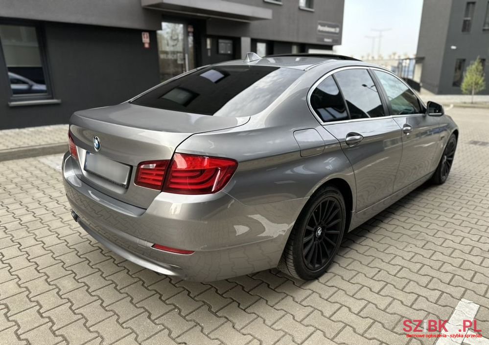2011' BMW 5 Series 528I photo #6