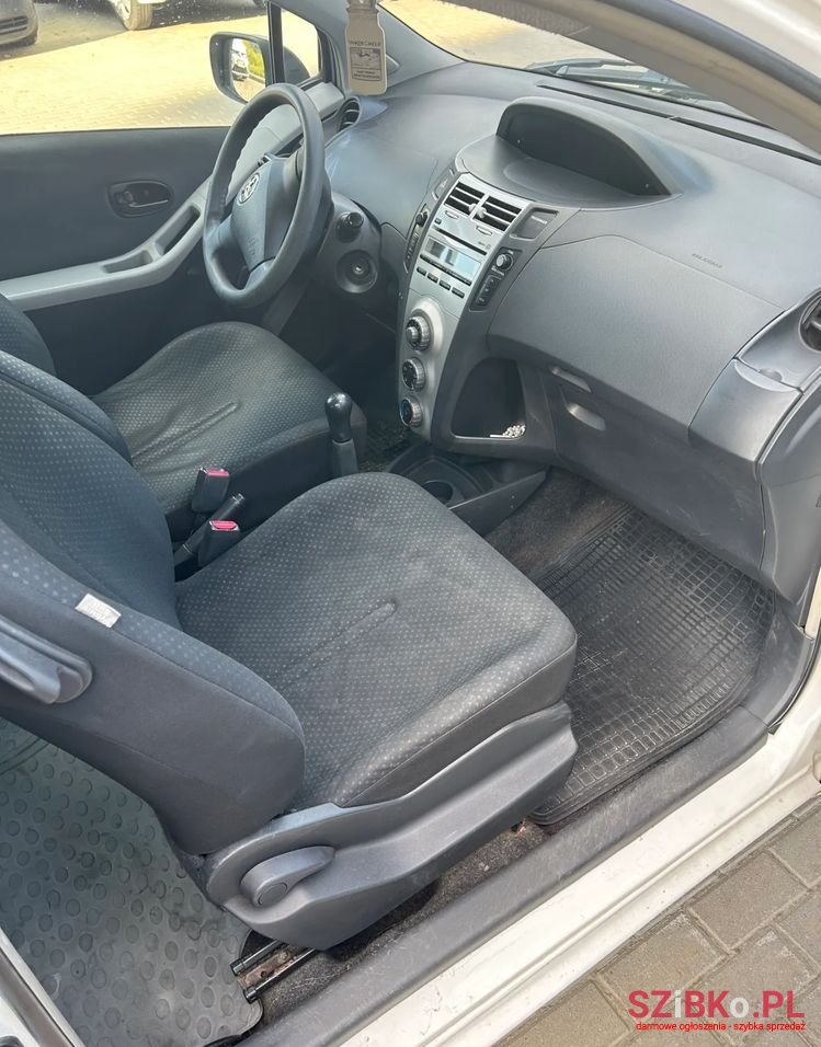 2006' Toyota Yaris 1.0 Luna photo #6