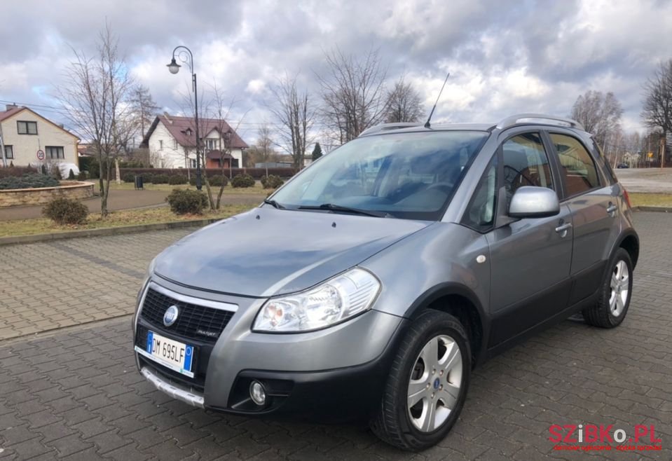 2008' Fiat Sedici photo #1