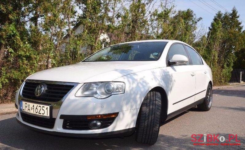 2010' Volkswagen Passat photo #1