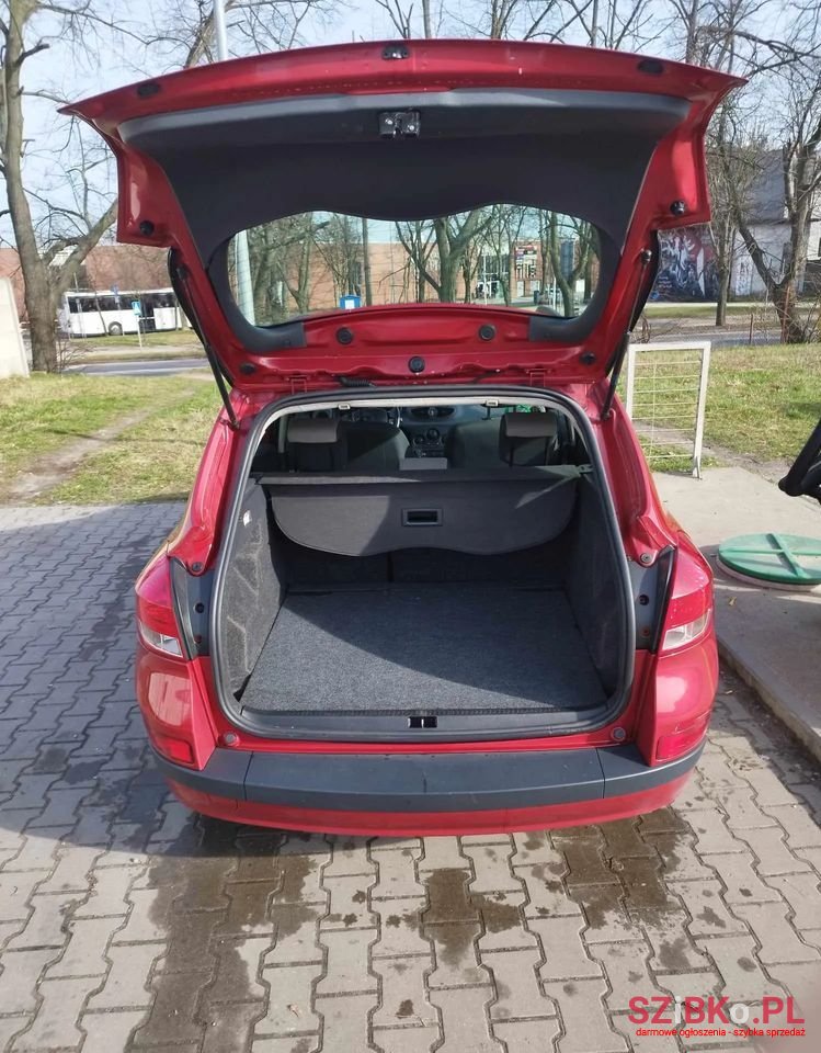 2010' Renault Clio photo #4